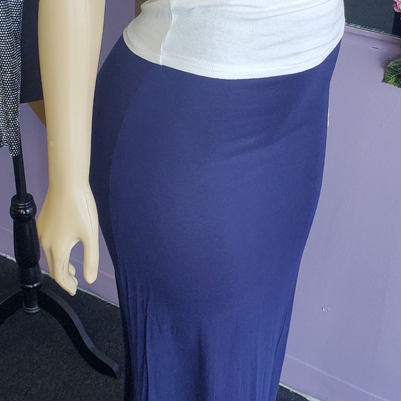 Junior maxi skirt, all $10.00 items are 2 for $15.00 or 3 for $25.00 - Picture 3 of 6